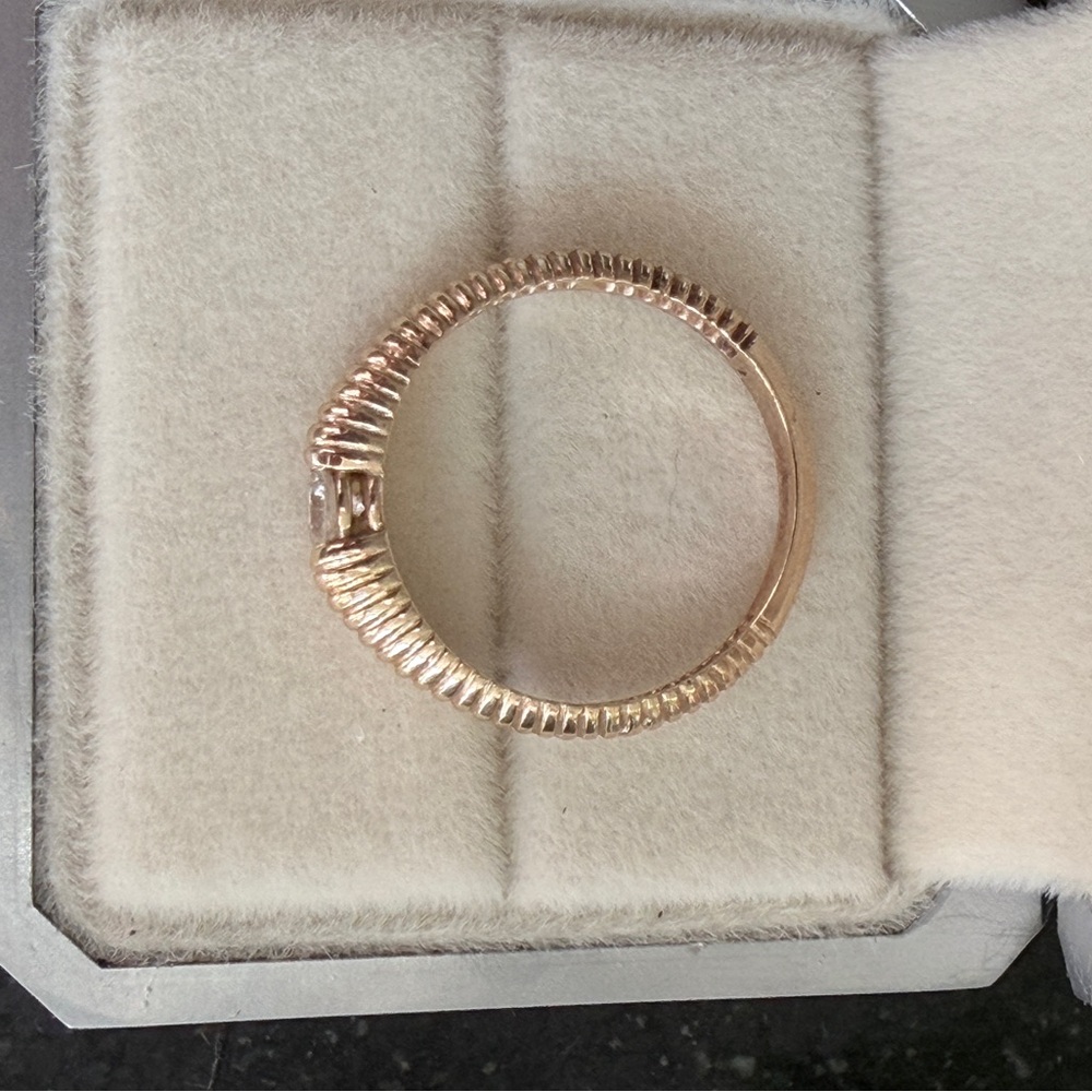 Ferkos Fine Jewelry 14k Gold Ribbed Diamond Ring - Picture 10 of 10